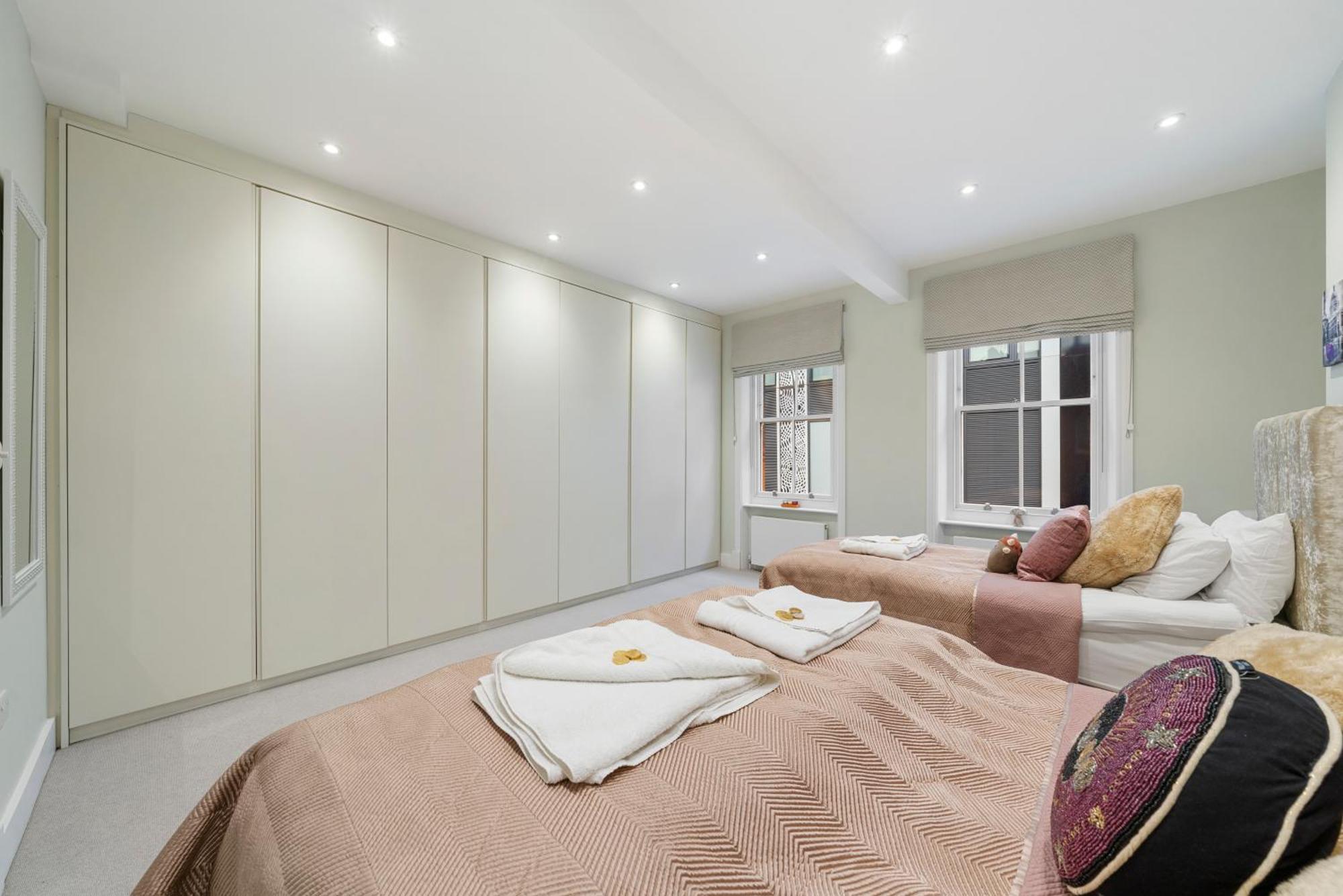 Апартаменты Chic 2 Bed Maisonette In Mayfair 32a Лондон